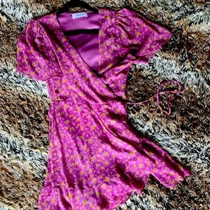 Super cute, flowy, flower wrap-dress 💖